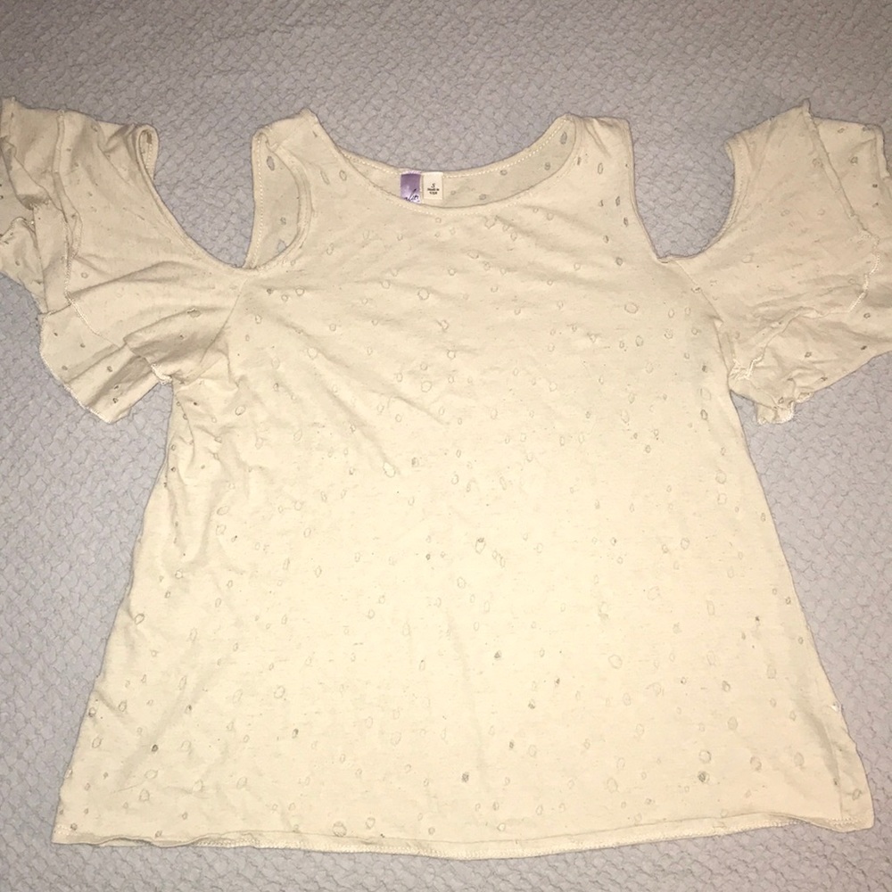 FRANCESCA’S Ripped Shoulder Top - Picture 4 of 4